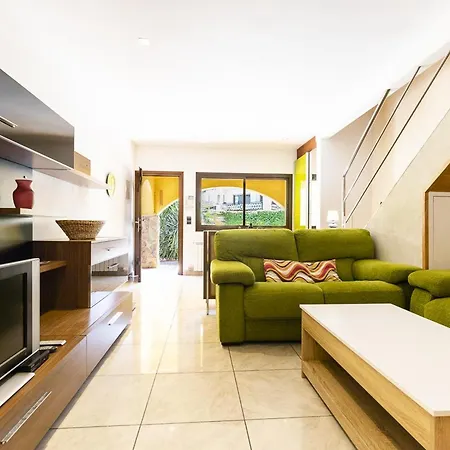Holiday home Casa L'escala, 4 Dormitorios, 8 Personas - Es-325-30 *