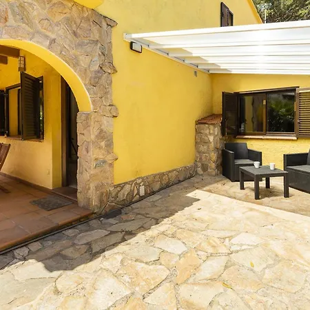 Holiday home Casa L'escala, 4 Dormitorios, 8 Personas - Es-325-30 *