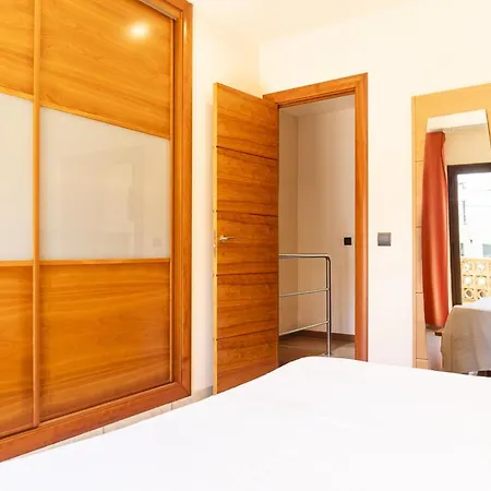 Holiday home Casa L'escala, 4 Dormitorios, 8 Personas - Es-325-30