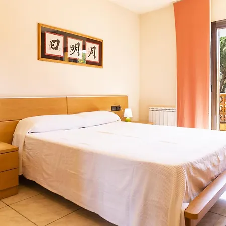 Holiday home Casa L'escala, 4 Dormitorios, 8 Personas - Es-325-30 *