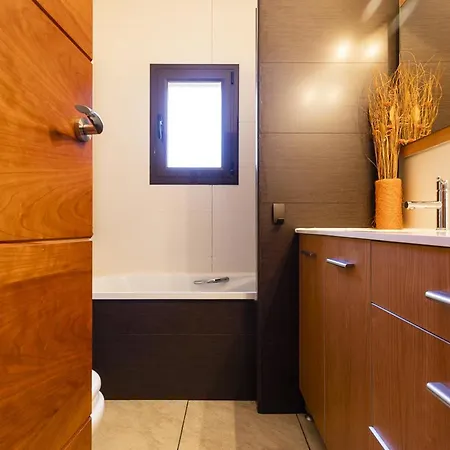 Casa L'escala, 4 Dormitorios, 8 Personas - Es-325-30 *