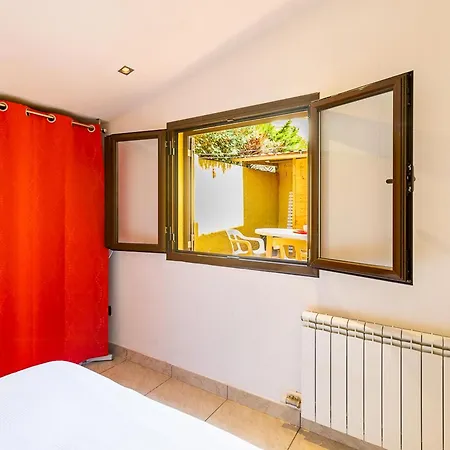 Casa L'escala, 4 Dormitorios, 8 Personas - Es-325-30
