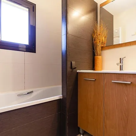 Casa L'escala, 4 Dormitorios, 8 Personas - Es-325-30 Torroella De Montgri